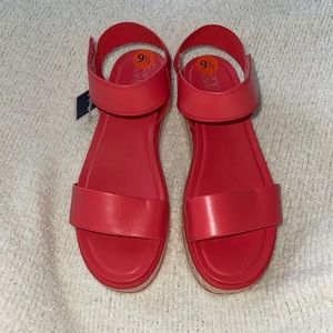 NWTs Franco Sarto Platform Sandals in Color Coral 😍